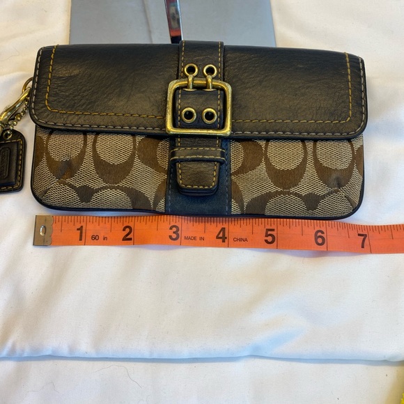 Vtg Coach Special Edition signature buckle wristlet - Picture 8 of 9